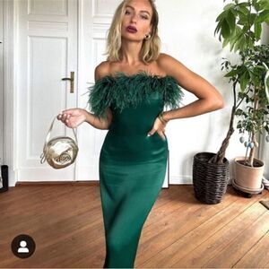 ZARA BLOGGER’S FAVE | NWT Zara - Green Feather Satin Effect Strapless Dr…